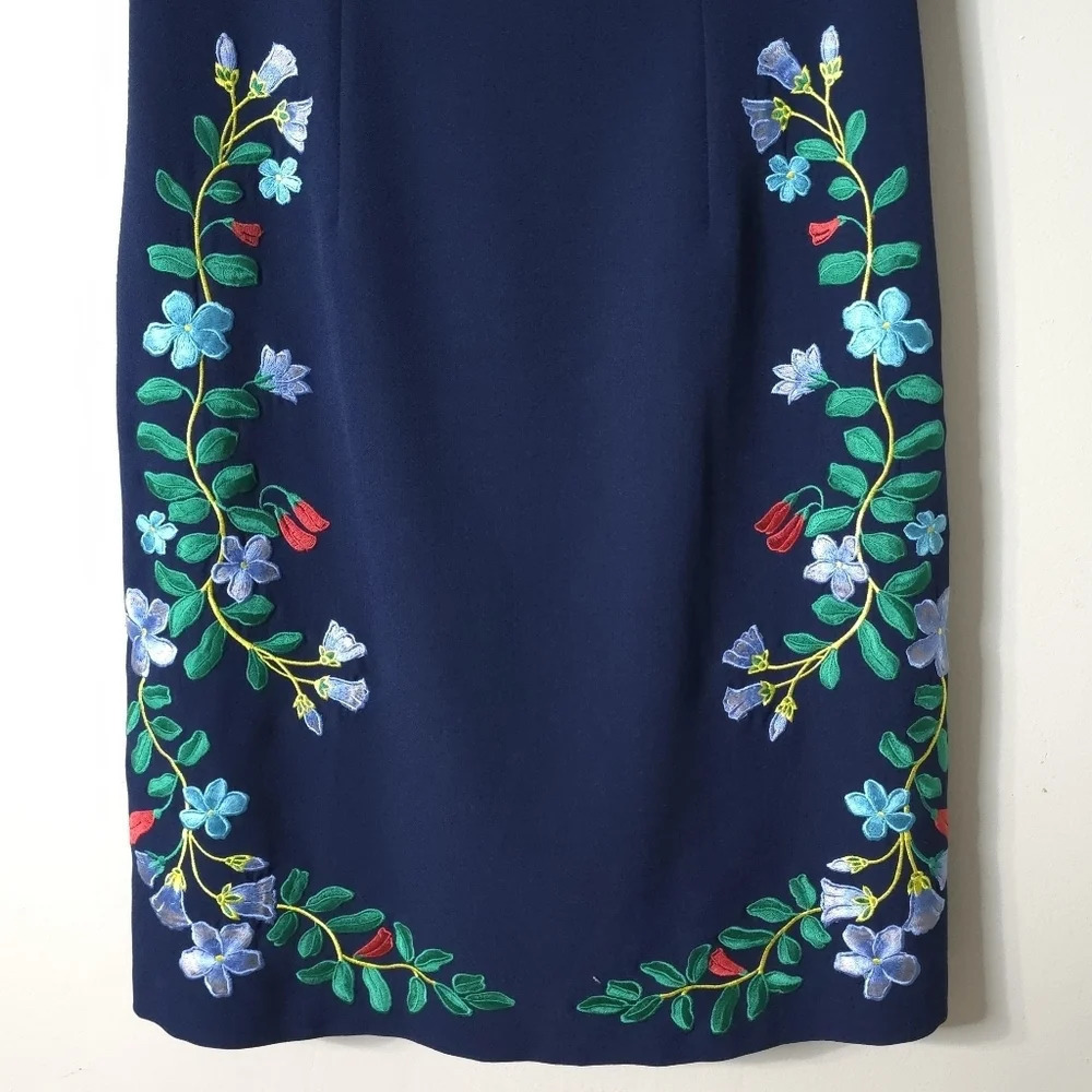 ADRIANNA PAPELL Nwot Short Sleeve Sheath Dress w/ Embroidered Flowers, Size 8 - Picture 5 of 15